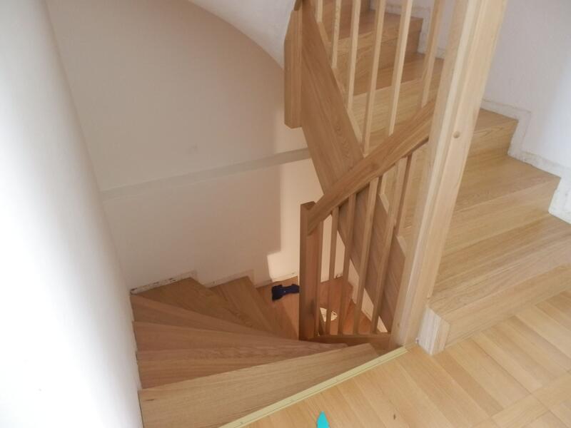 Eine Treppe aus Holz