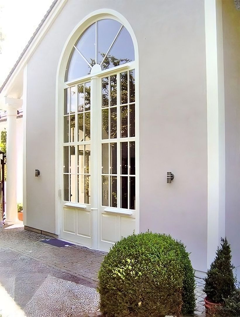 Fenster mit weißem Rahmen